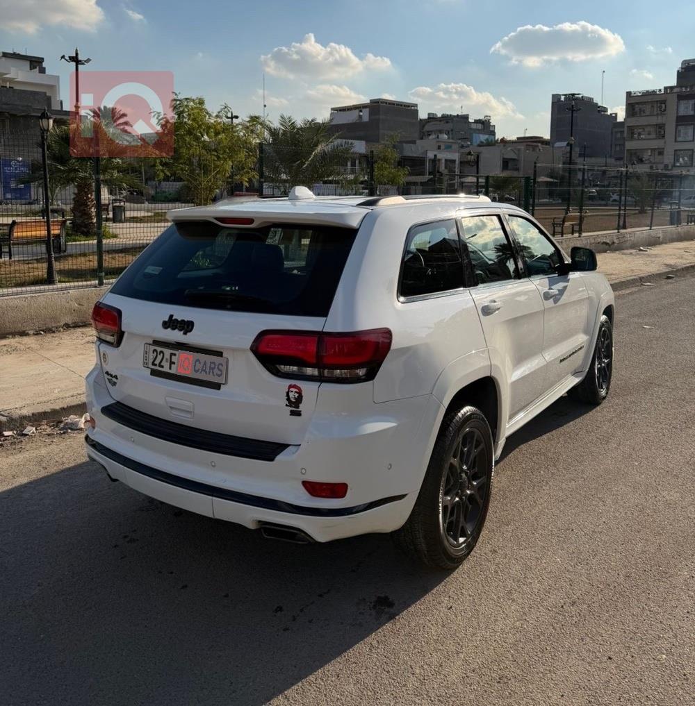 جیپ گراند شیرۆکی